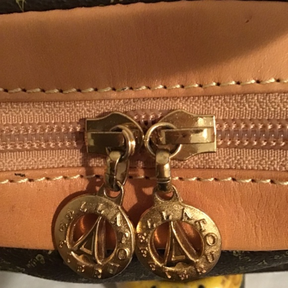 🔥LA TOUR  EIFFEL PARIS, vintage, has wear on leather see pics, gorgeous bag - Picture 12 of 16